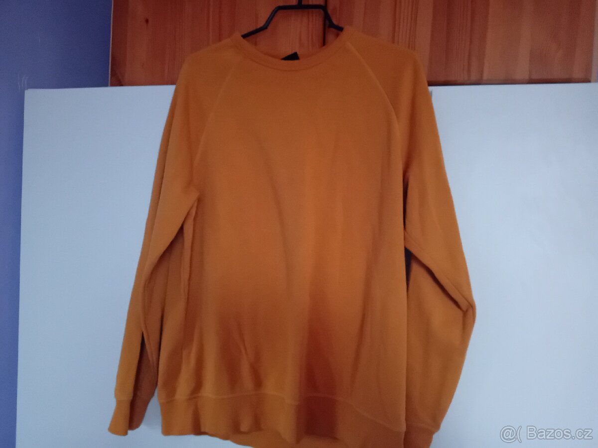 Hořčicově žlutá mikina bez kapuce