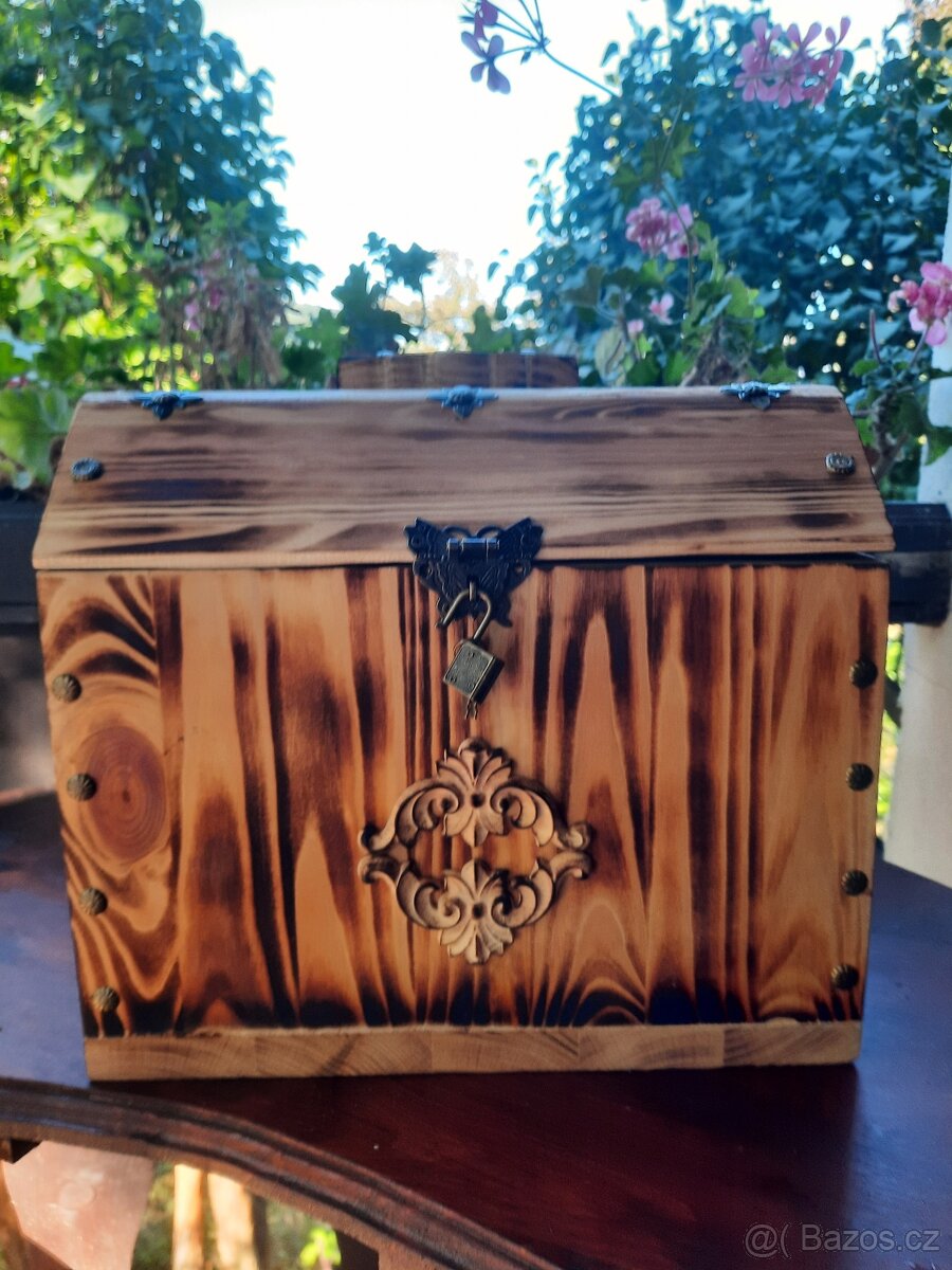 Dřevěná truhla