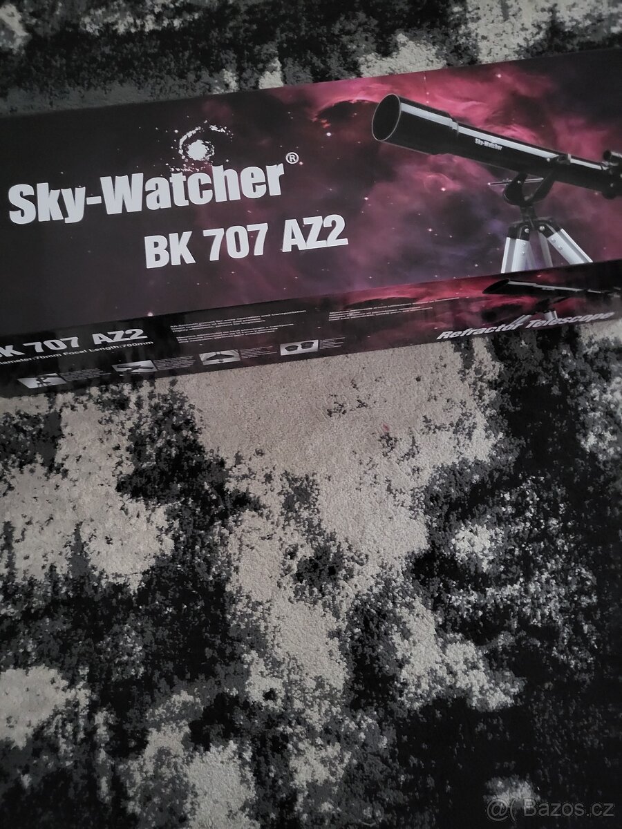 Hvězdářský čočkový dalekohled.