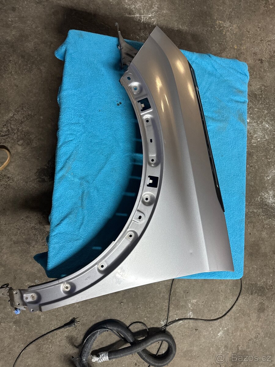 Levý přední blatník Peugeot 3008 II