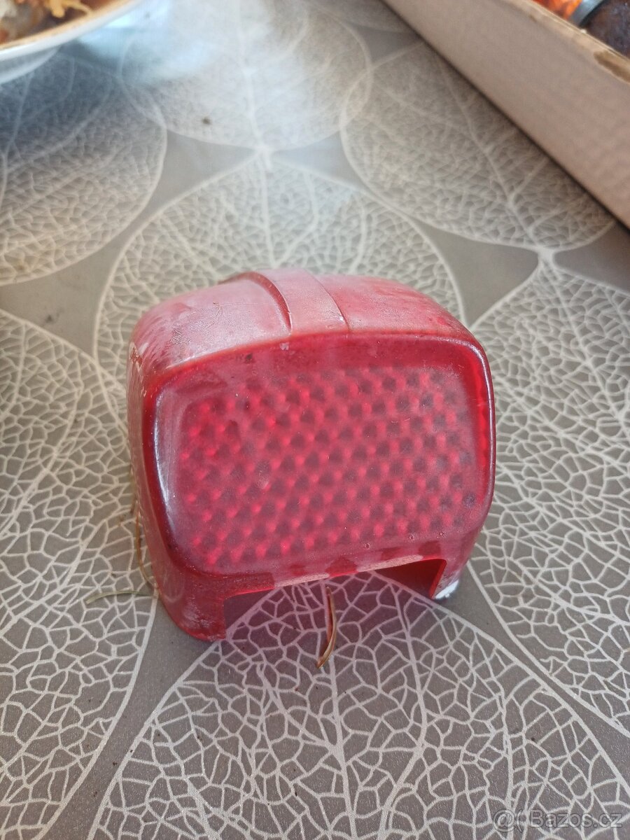 Jawa Panelka krytka z světla