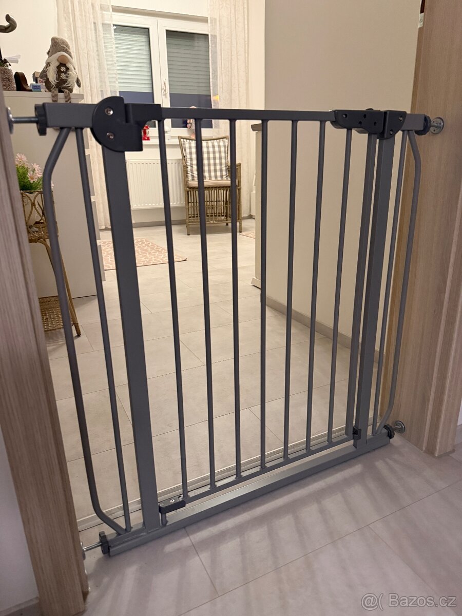 Prodám 2 ks dětské zábrany do dveří šedé a na schodiště