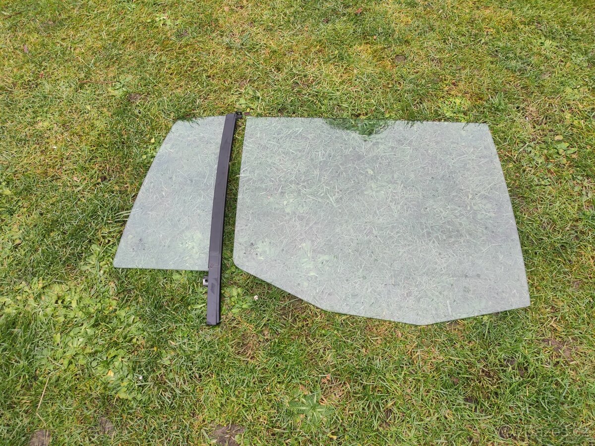 Pravé zadní okno Octavia combi 1