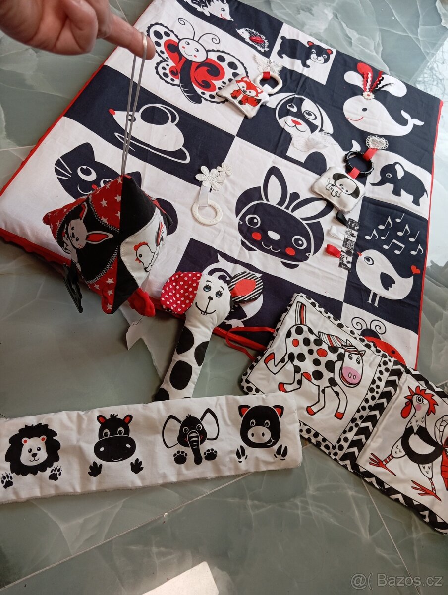 smyslová deka + hračky v kontrastu pro mimi