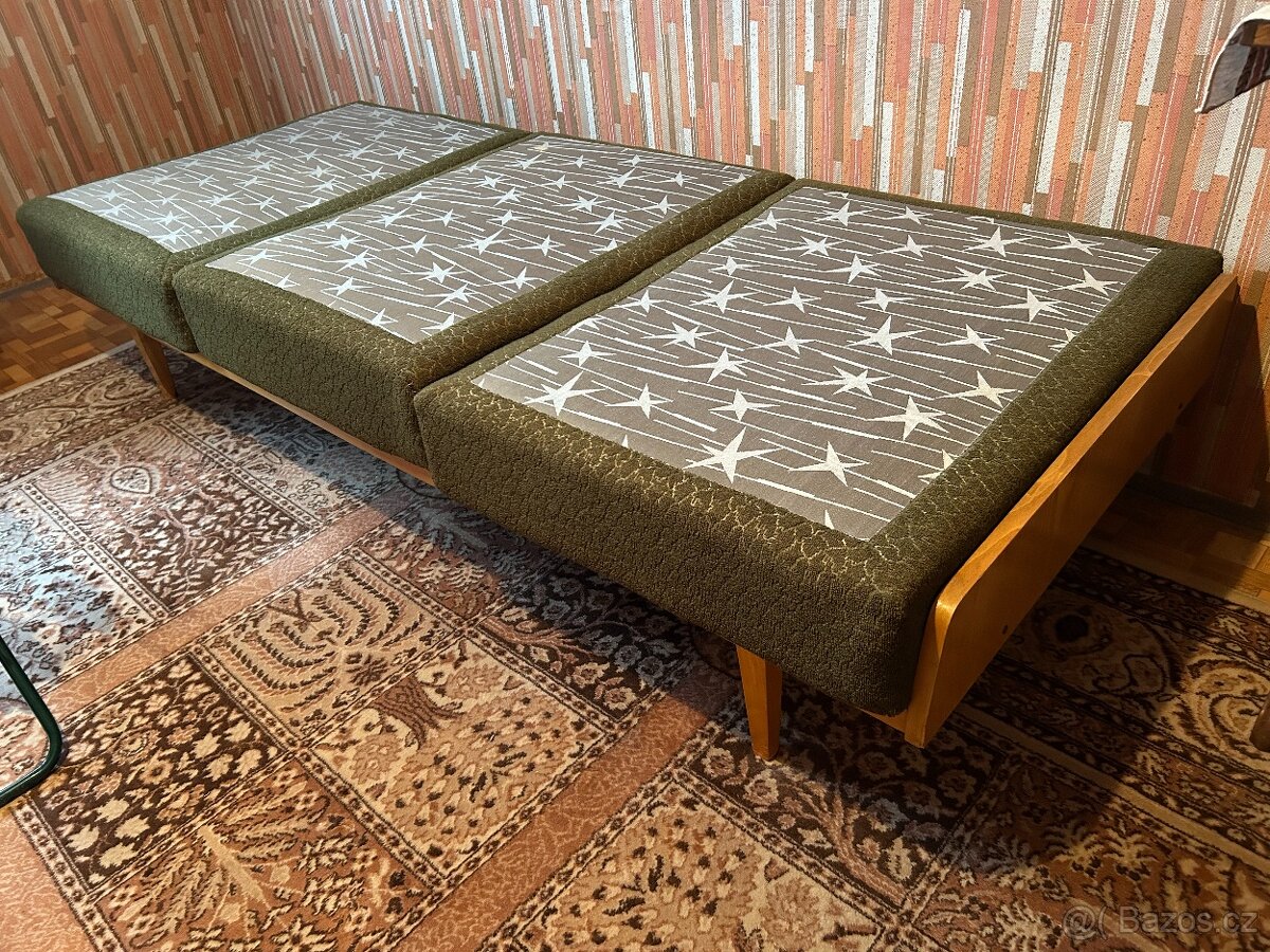 Válenda světlá s třídílnou matrací v pěkném stavu