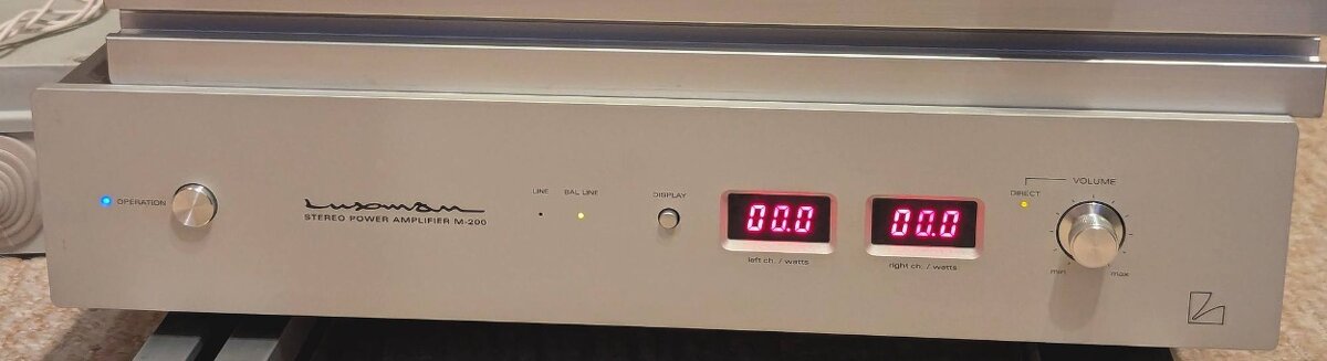 Luxman M-200 koncový zesilovač