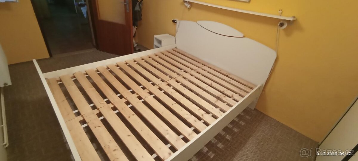 postel 160x200 s roštem + matrace