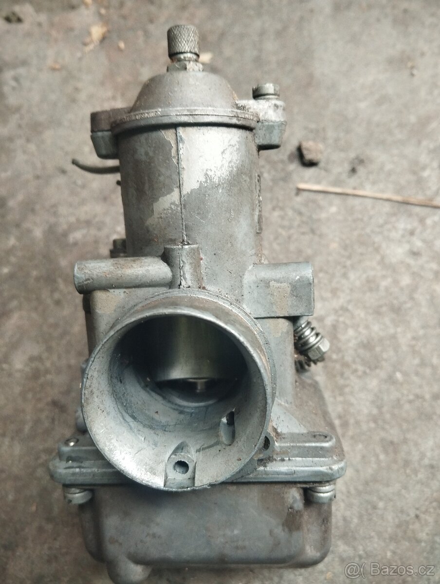 Karburátor na Jawu 350