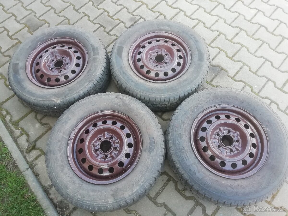 zimní 215/70 R15, 5x114,3