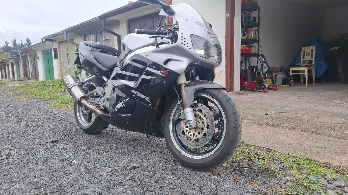 Honda CBR 900 RR
