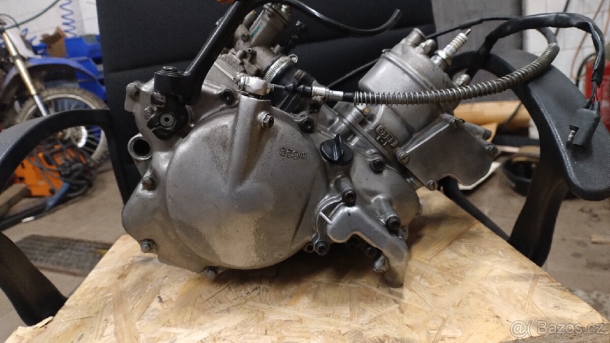 Motor Suzuki RM 85