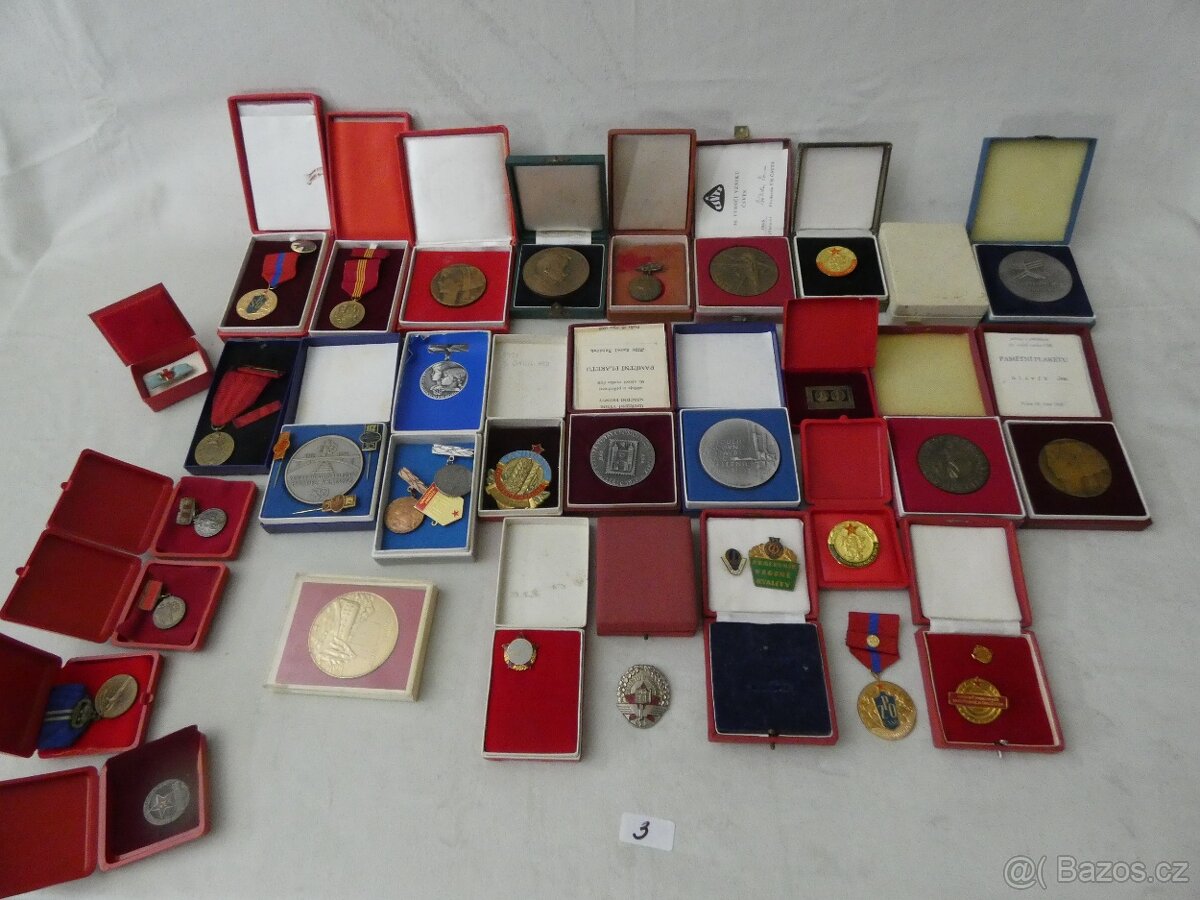 Odznaky,Medaile,Vyznamenání