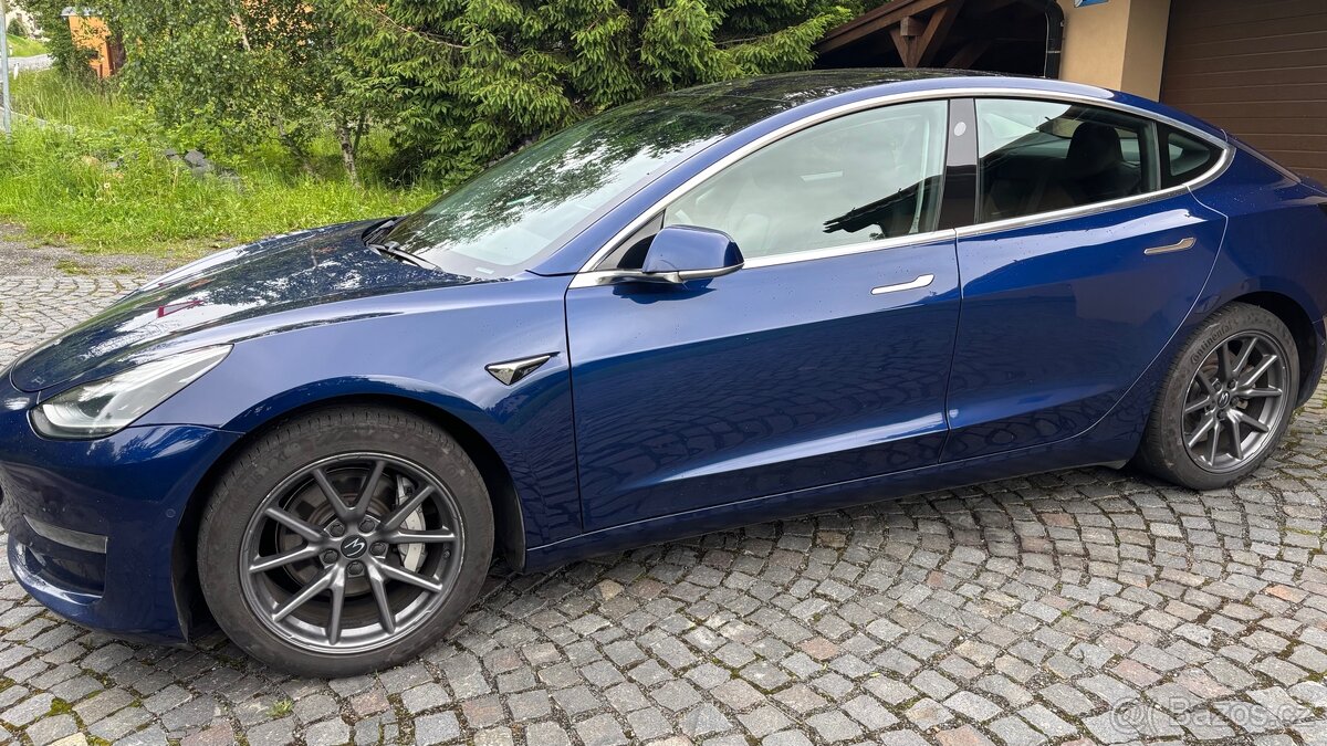 Tesla 3 DualMotor Long Range 2019 Panorama