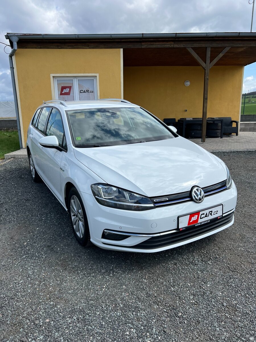 Volkswagen Golf, 1.5 TSI DSG NAVI TAŽNÉ VÝHŘEV 1.M DPH