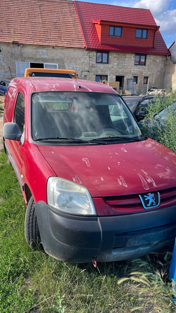Prodám díly karoserie Peugeot Partner 2
