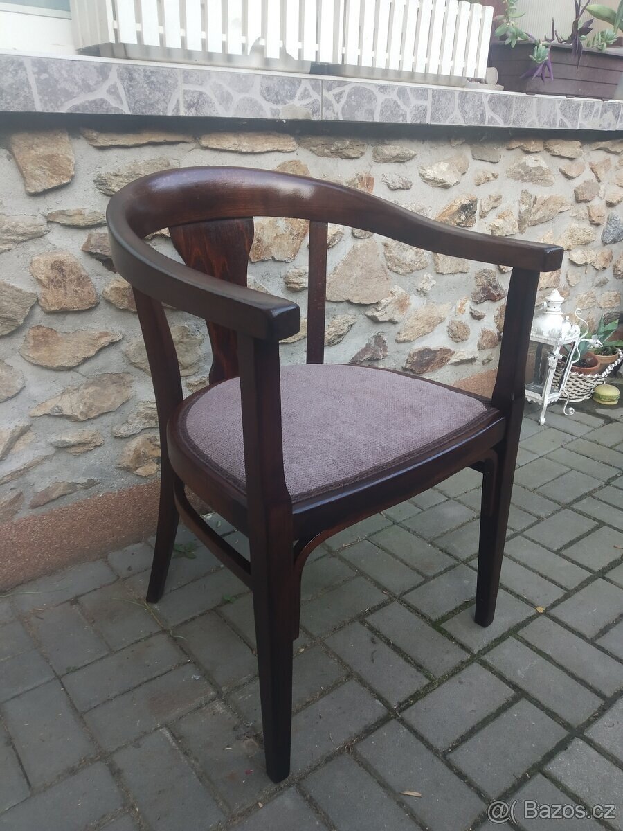 Křeslo Thonet-Fischel podkova.
