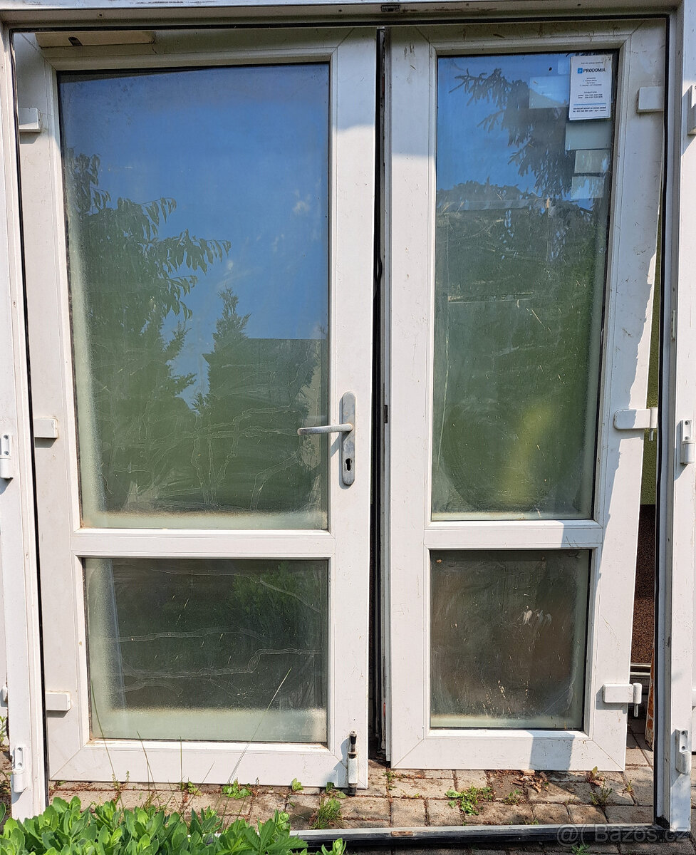 Vchodové dveře plastové dvoukřídlé š.176x214v.