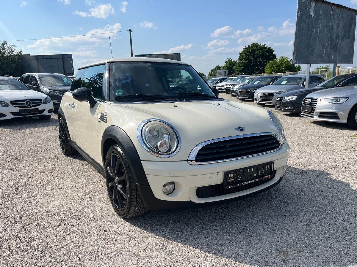 Mini Cooper 1.4i 55kW 136 205 km