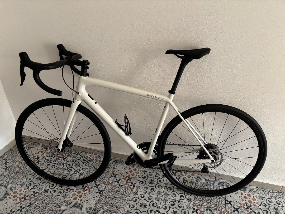 Silniční kolo Specialized Aethos Comp 2025