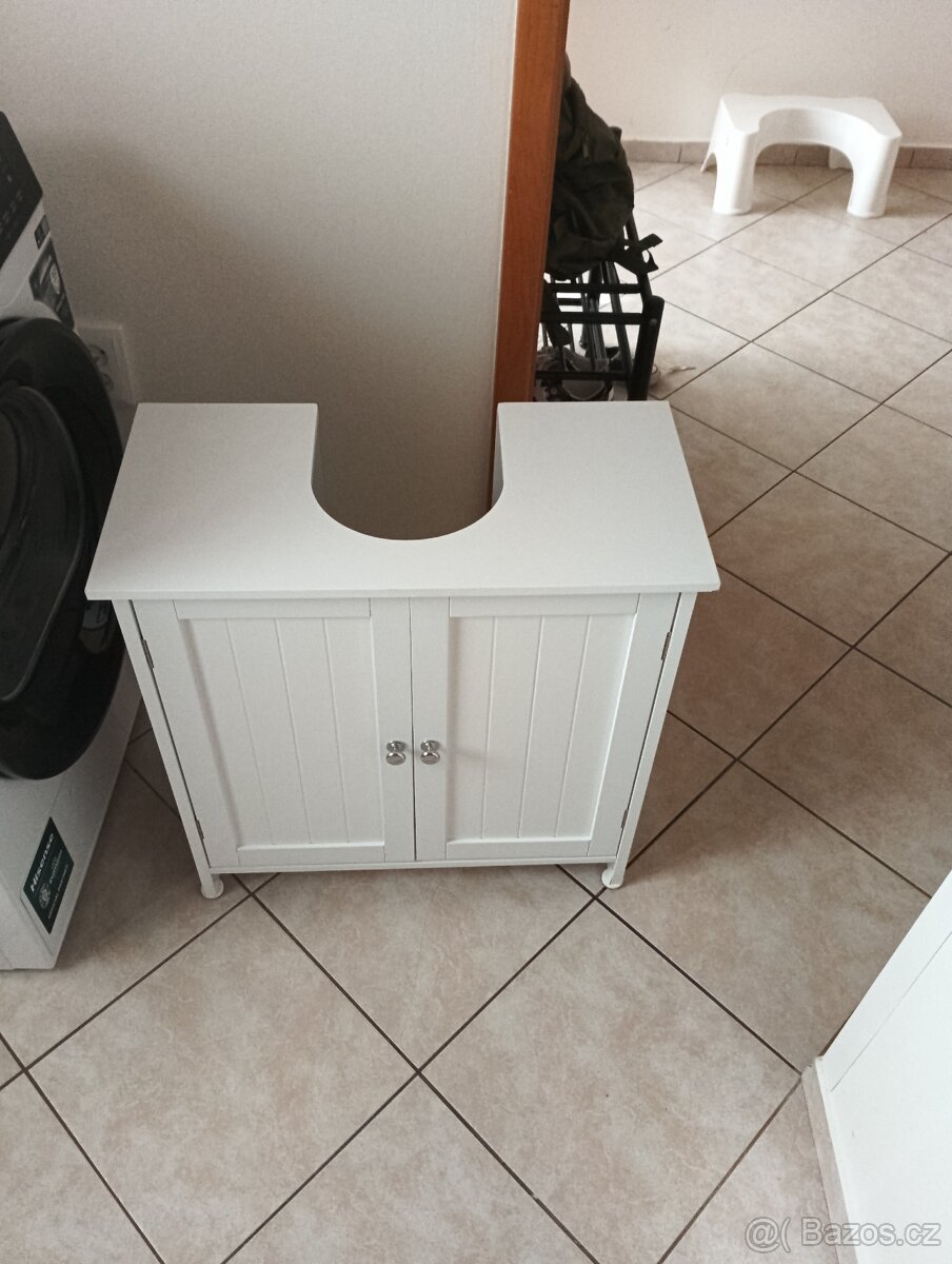 Koupelnová skříňka