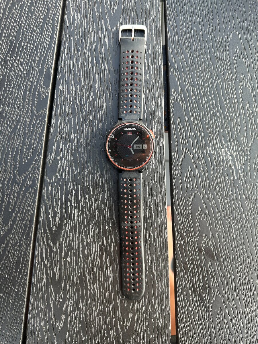 Chytré hodinky GARMIN FORERUNNER 235 červenočerné