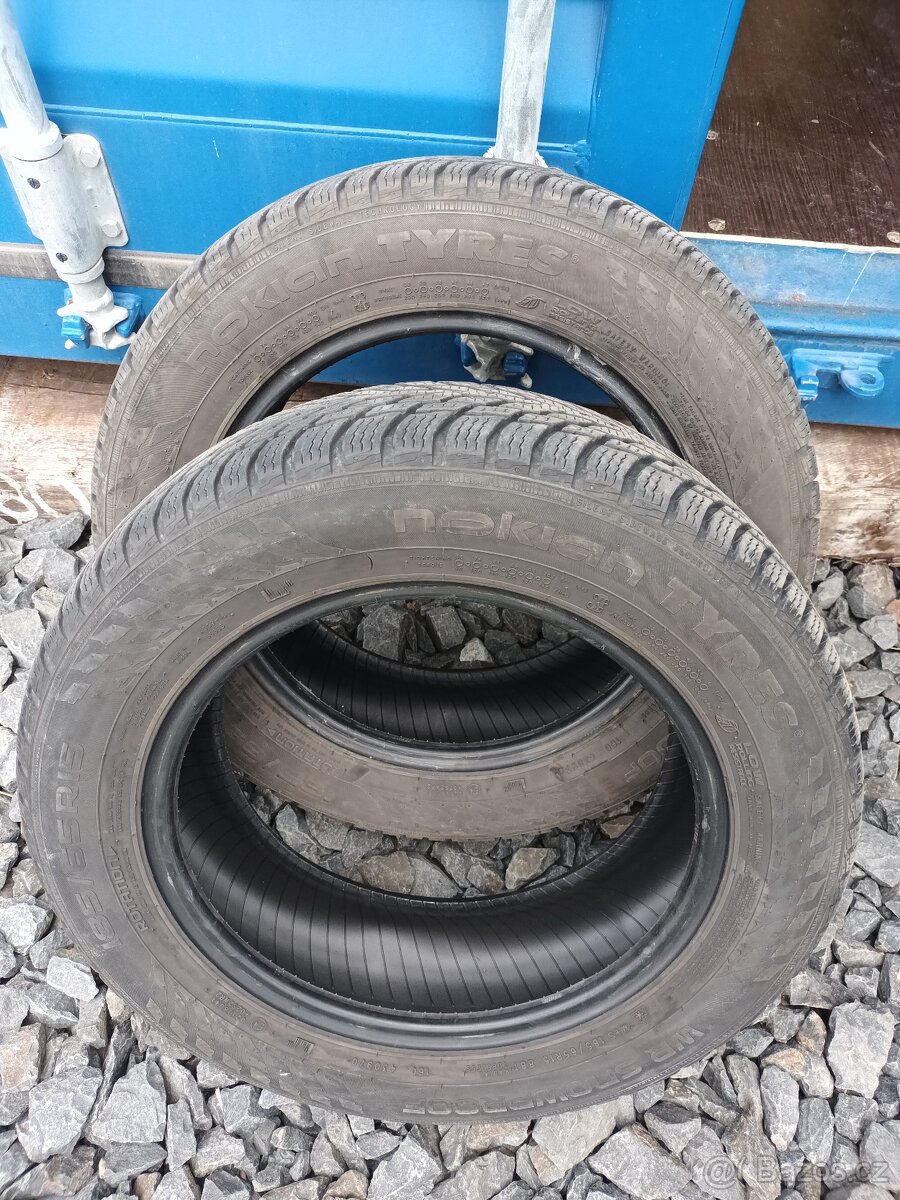 pneumatiky 2ks. Nokian Snowproof 205/65 R15