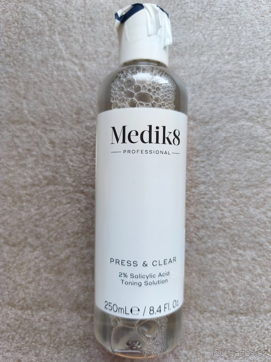 Medik8 Press & Clear