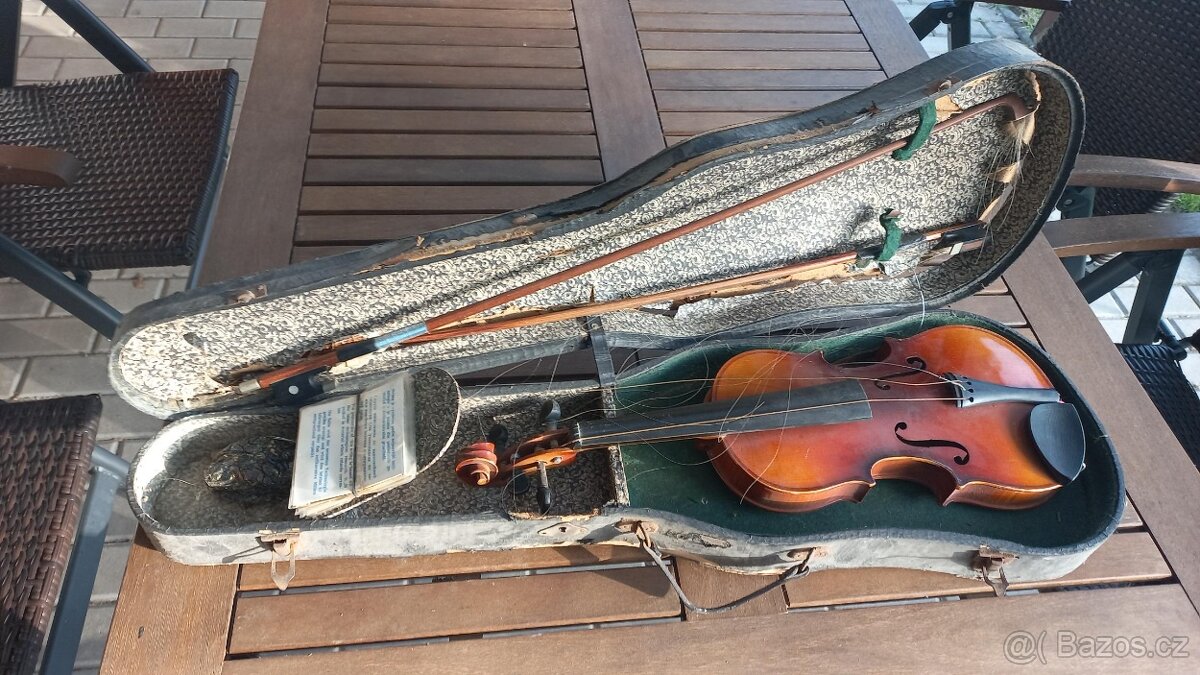 Housle Antonius Stradivarius Cremonensis Faciebat Anno 1713