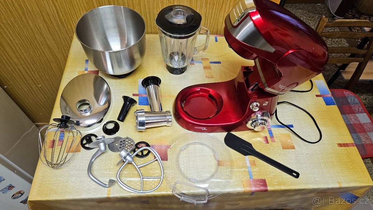 Kuchyňský robot Tesla KR600RA