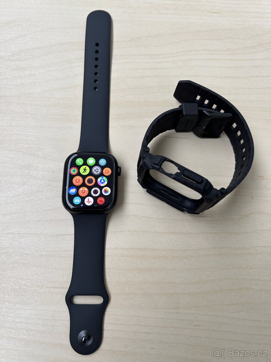 Apple Watch Series 10 (46 mm) + ochranný kryt – výborný stav