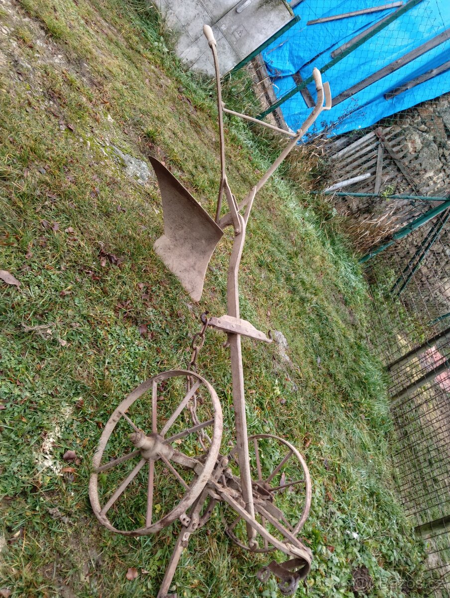 Staré zemědělské stroje