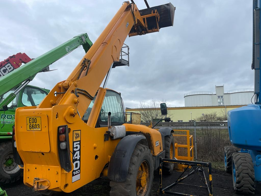 Teleskopický manipulátor, přeprava strojů