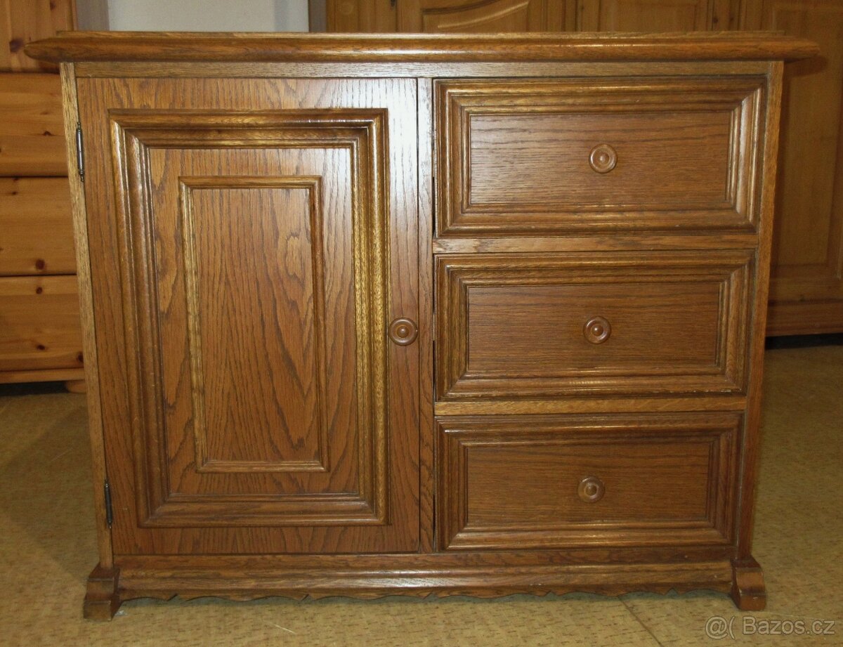 Rustikální komoda se šuplíky z masivu ( Dub )
