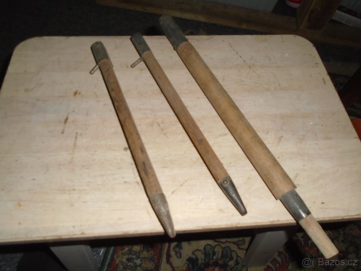 Německé vojenské, stanové kolíky a tyč Wehrmacht WH