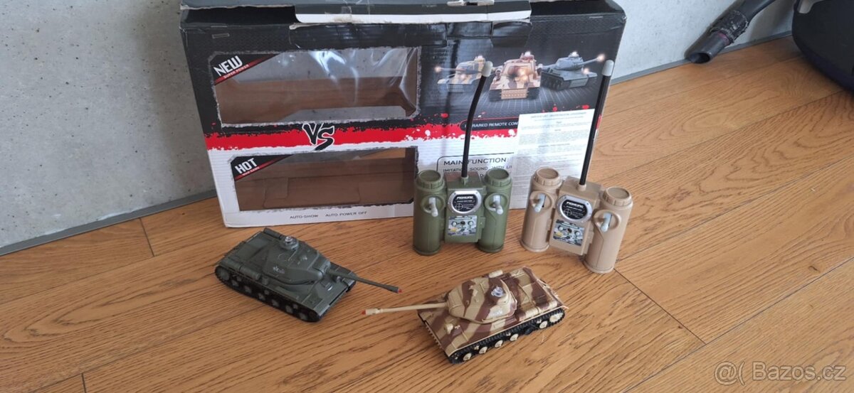 R/C TANK NA DÁLKOVÉ OVLÁDÁNÍ SE SVĚTLY A ZVUKY - 2KS