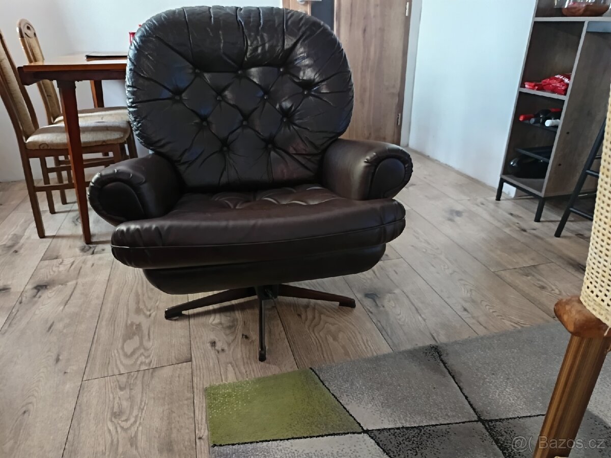 Kožené křeslo,