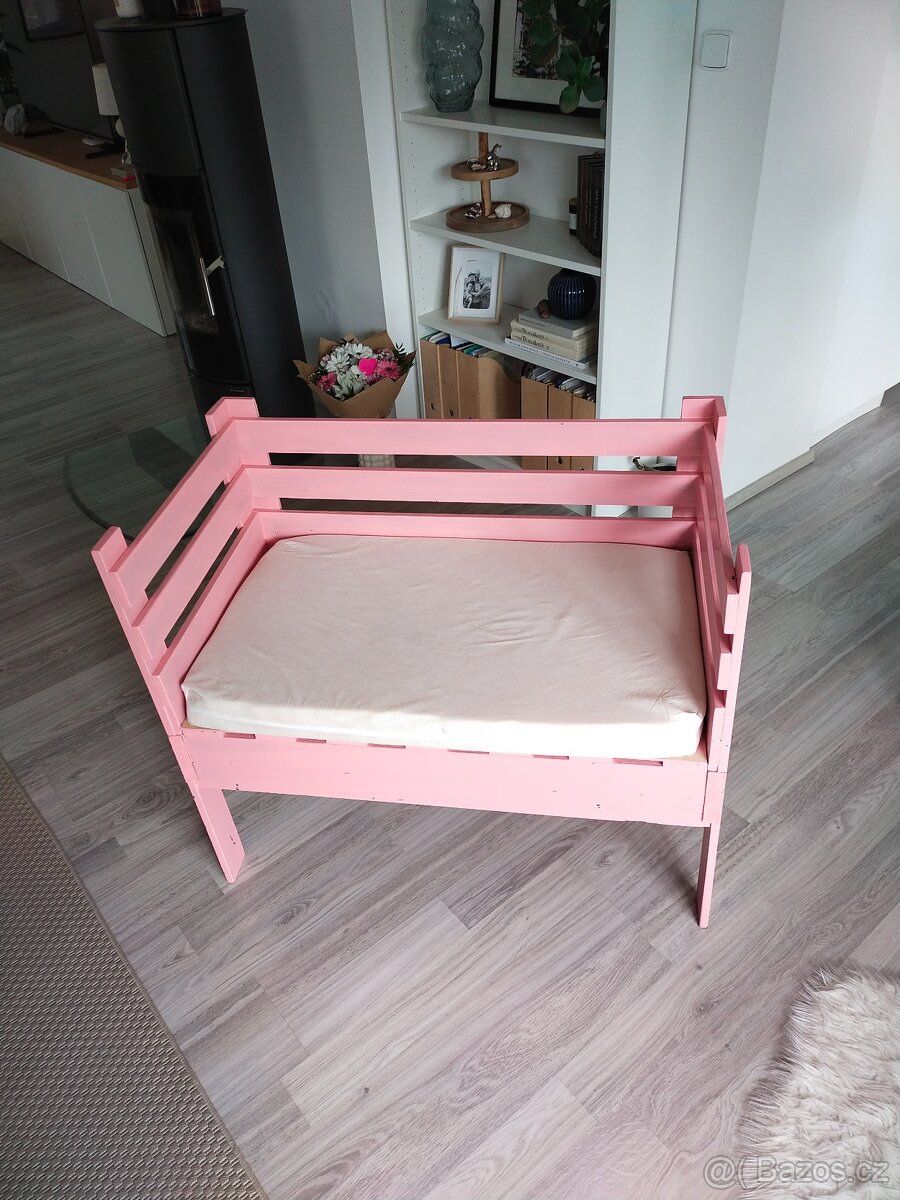 Přídavná dětská postýlka