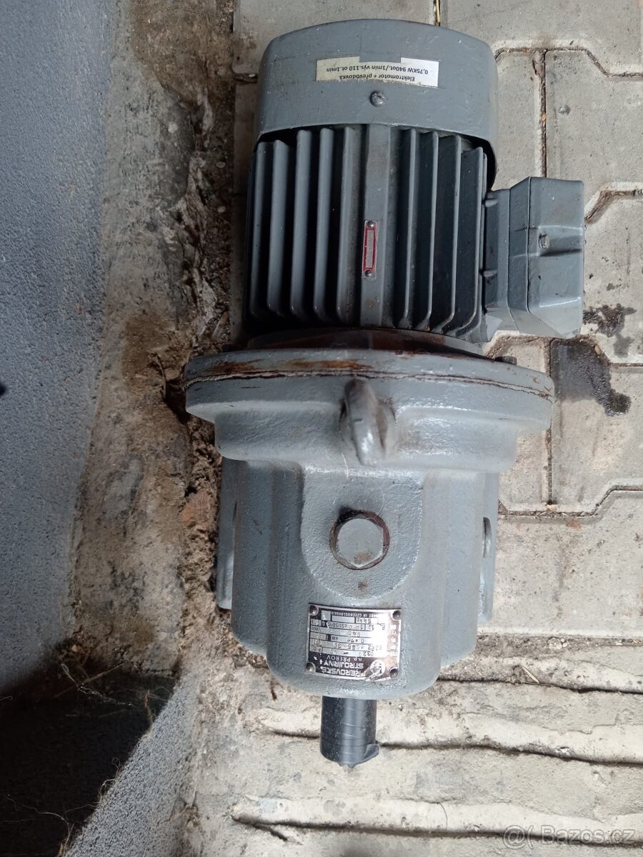 ELEKTRO MOTOR S PŘEVODOVKOU