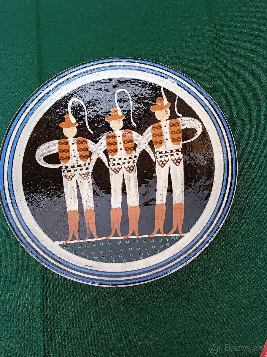 Retro keramický závěsný talíř-Pozdišovce