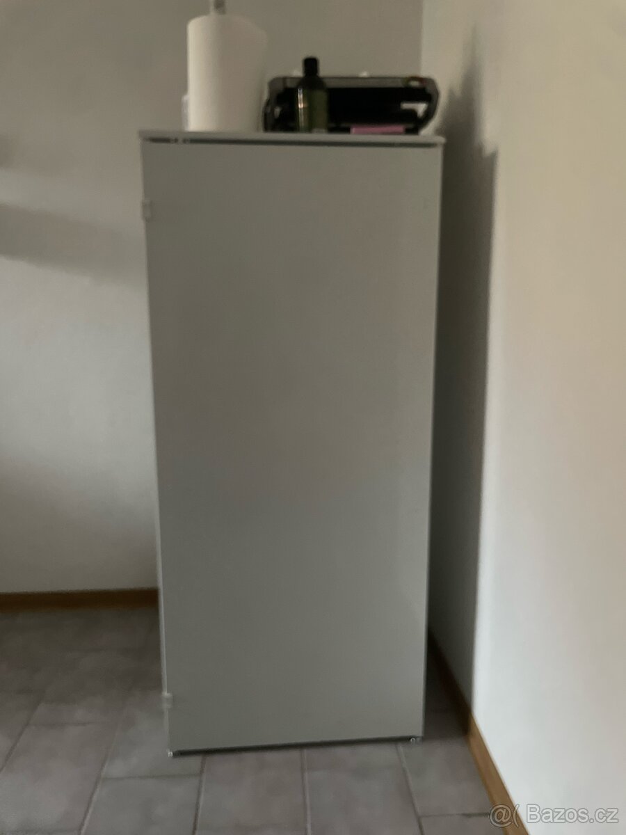 Lednice vestavná, lze použít i volně stojíci