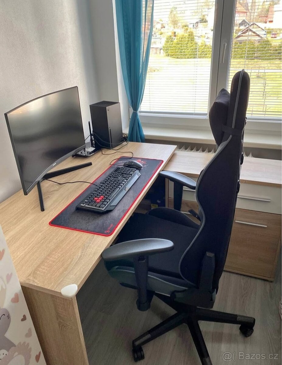 Rohový PC/ Psací stůl