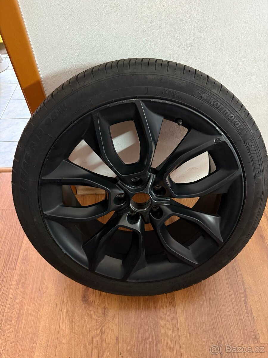 Originál ALU 19" 5x112, pneu Kormoran 225/45 R19