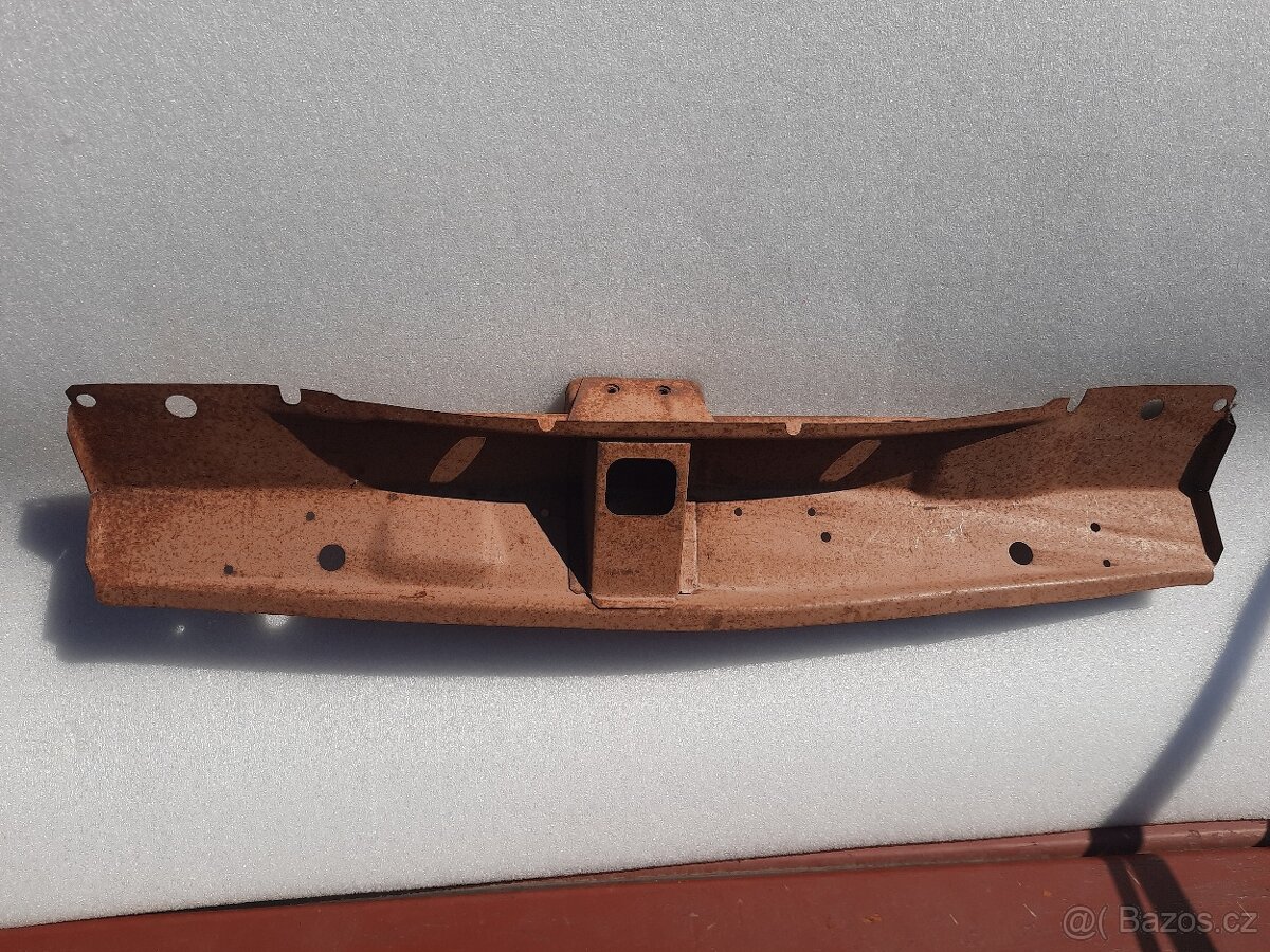 Pŕední traverza pro veterán auta,zadní čelo Autobianchi
