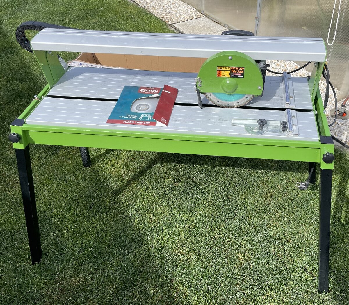 Stolní řezačka na dlažbu a obklad