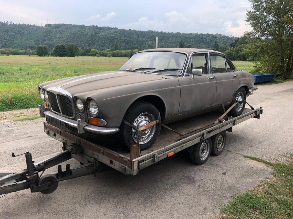 Jaguar XJ Daimler Sovereign 4.2, I.serie