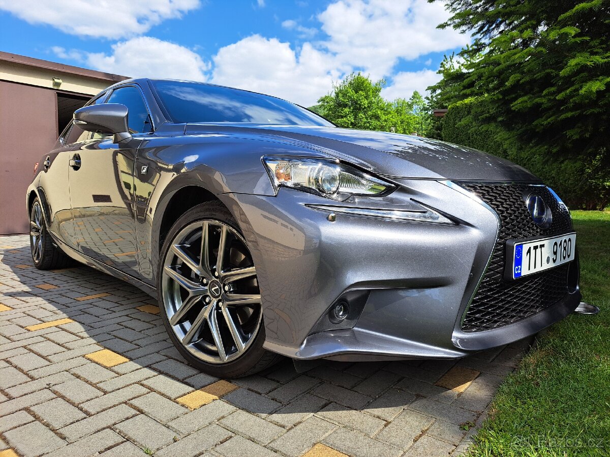 Lexus IS300h F-Sport