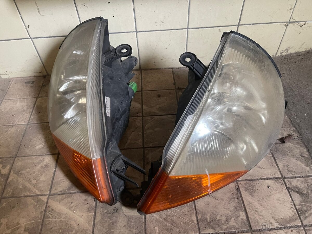 Přední světla Ford KA