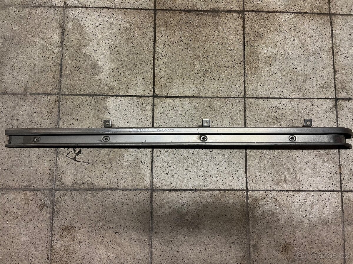 Vodici lišta posuvnych dveři vpravo 7H1843872 VW T5