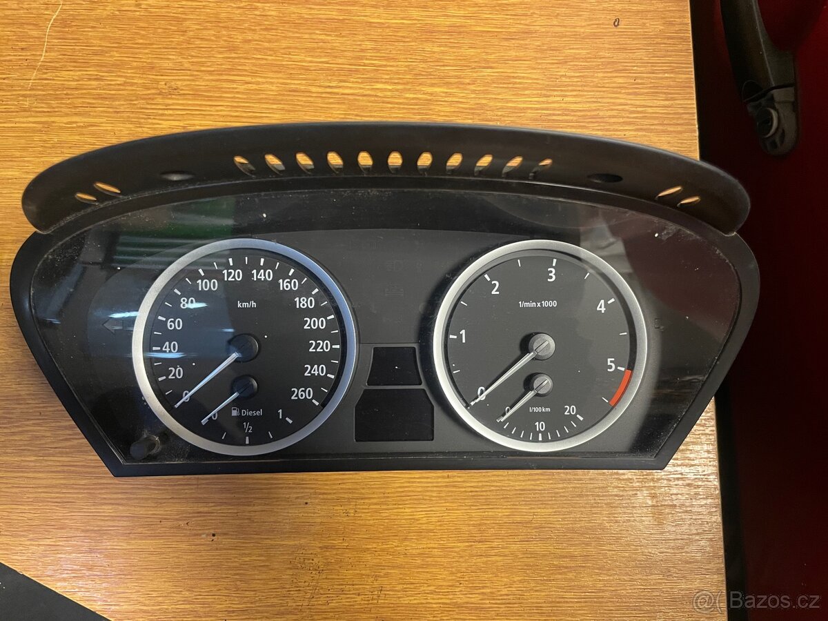 Bmw e60 e61 330d budíky