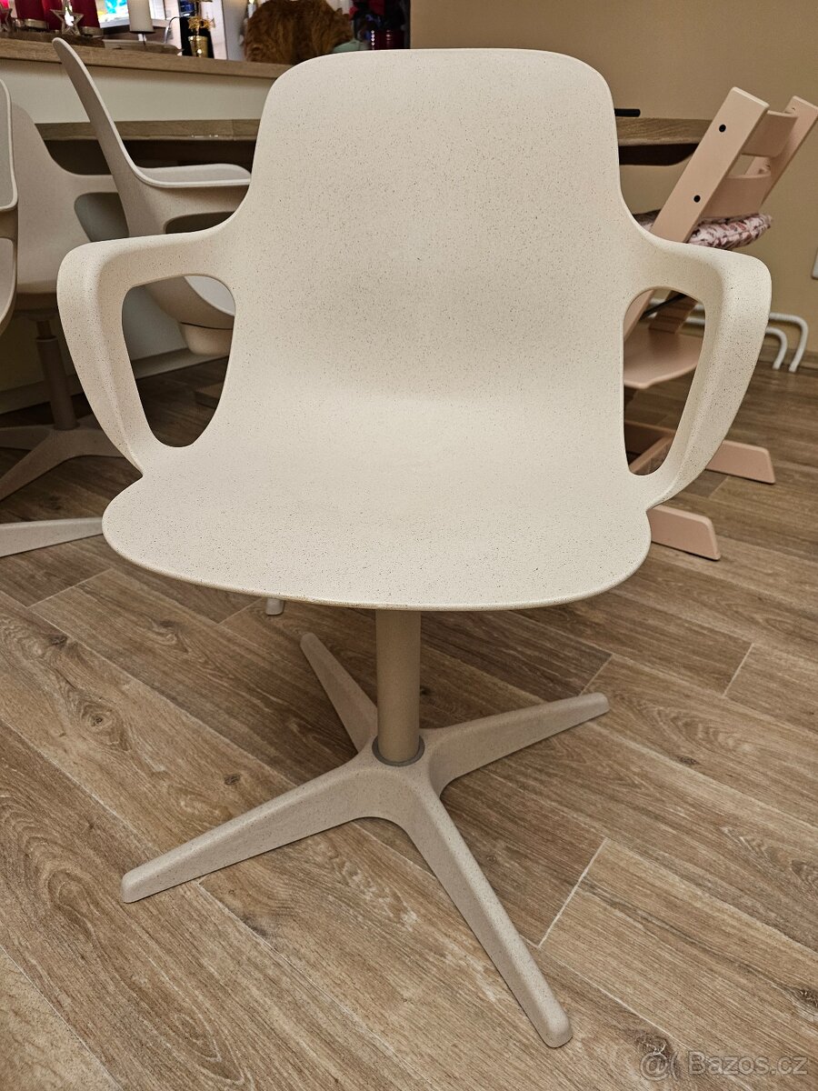 Židle IKEA ODGER